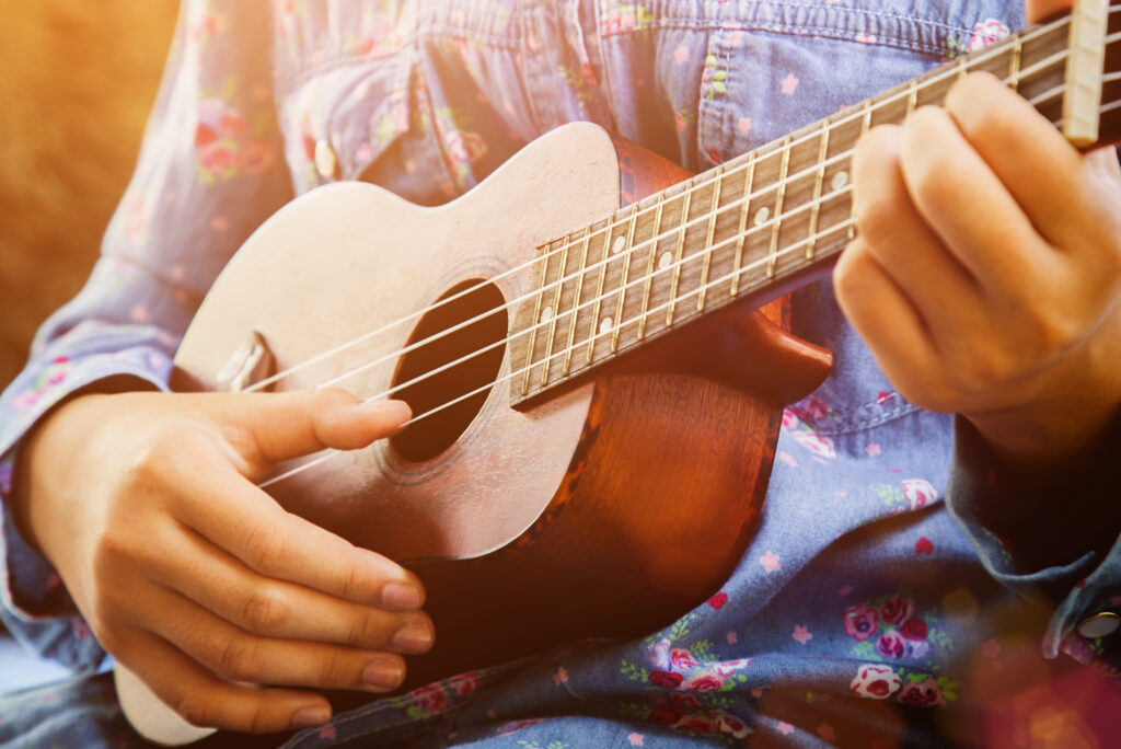 Ukulele & Guitar